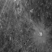 Un cráter luminoso nunca antes visto de Mercurio (Foto: Johns Hopkins / NASA)