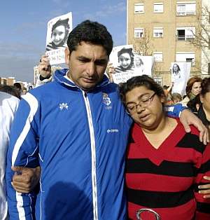 Juan Jos Cortes e Irene Surez, padres de Mari Luz Corts, durante la manifestacin del martes. (Foto: EFE)