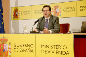 Rafael Pacheco, director general de Arquitectura y Poltica de Vivienda, durante la presetnacin de los datos oficiales. (FOTO: ELMUNDO.ES)