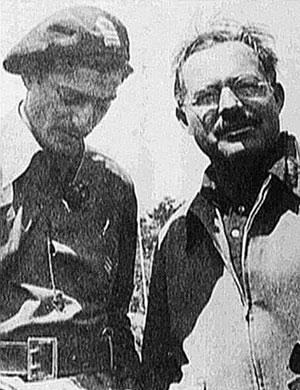 Milton Wolff y Ernest Hemingway. Ambos combatieron por la Repblica en una guerra que sera el preludio del mayor enfrentamiento ideolgico de la historia. (Foto: EL MUNDO)