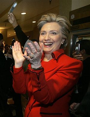 Hillary Clinton aplaude durante un acto en Nevada. (Foto: AP)