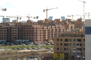 Decenas de bloques de viviendas en construccin al norte de Madrid. (Foto: EFE)