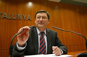 Josep Maria Loza durante la rueda de prensa en la que ha anunciado su dimisin como director general de Caixa Catalunya. (Foto: Domnec Umbert)