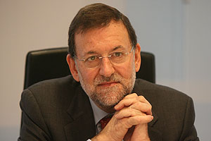Rajoy, durante la entrevista con el director de EL MUNDO. (Foto: Jos Aym)