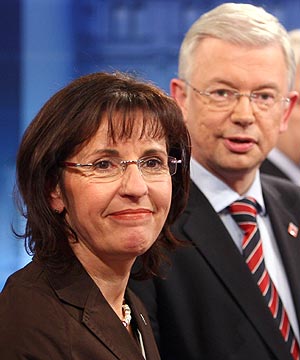 Los candidatos en Hesse de la SPD, Andrea Ypsilanti, y de la CDU, Roland Koch. (Foto: AFP)