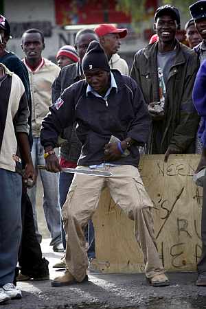 Imagen de uno de los enfrentamientos en las ciudades kenianas. (Foto: EFE)