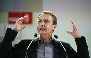 Zapatero, durante su intervención en la clausura de la Conferencia Política del PSOE. (Foto: EFE)