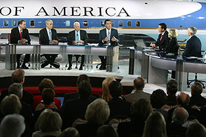 Romney habla en presencia del resto de candidatos republicanos. (Foto: AFP)