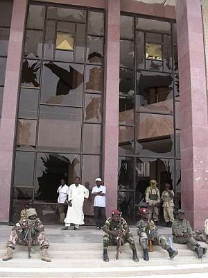 Así quedó el Palacio Presidencial de Yamena tras una ofensiva rebelde en abril de 2006. (Foto: AFP)