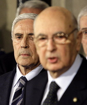 Giorgo Napolitano, en primer plano, junto a Franco Marini. (Foto: AP)