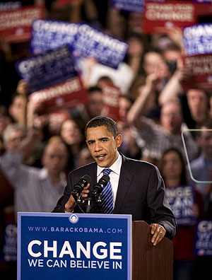 Obama se dirige a sus partidarios tras la victoria conseguida en Chicago. (Foto: EFE)