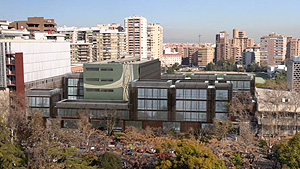 Recreacin virtual de la nueva imagen del centro hospitalario, en la avenida Blasco Ibez de Valencia. (Foto: E.M.).