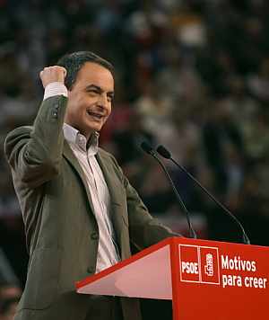 Zapatero, durante un mitin del PSOE. (Foto: EFE)