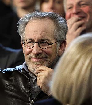 Spielberg, durante un debate entre Clinton y Obama. (Foto: AP)