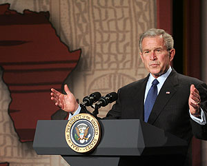 Bush, durante el discurso en Washington previo a su gira africana. (Foto: AFP)