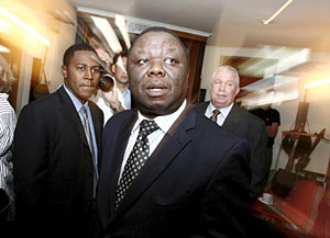 El lder principal partido de la oposicin de Zimbabue, Morgan Tsvangirai, en Johannesburgo, Sudfrica. (Foto: EFE)