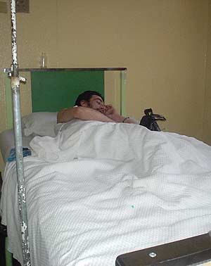 Jos Asensio Herrera, en el hospital donde permanece ingresado. (Foto: Joe Miguel Toapanta)