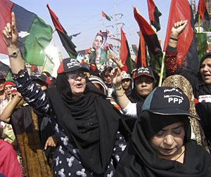 Seguidoras del Partido Popular de Pakistán. (Foto: REUTERS | Akram Shahid)