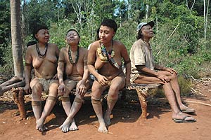Miembros del pueblo de los akuntsu. (Foto: Fiona Watson | Survival)
