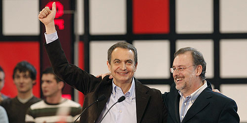 Zapatero, junto al cabeza de lista del PSOE por Asturias al Congreso de los Diputados, lvaro Cuesta (Foto: EFE)