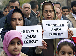Inmigrantes musulamanas piden respeto en una manifestacin en Barcelona. (Foto: EFE)