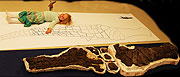 Tamaño de una aleta del pliosaurio, con la hija de un científico como referencia. (Foto: Universidad de Oslo)