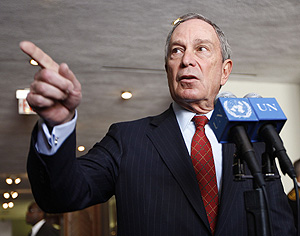 Michael Bloomberg responde a las preguntas durante un debate sobre el cambio climtico. (Foto: Reurers)