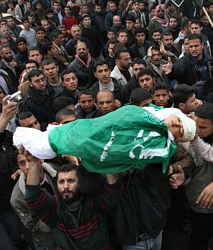 Funeral por una nia muerta durante un ataque israel en Gaza. (Foto: AFP)