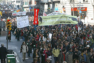 Manifestacin de profesores el pasado 14 de febrero por el centro de Barcelona. (Foto: Antonio Moreno)