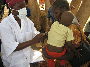 Imagen de la campaa de vacunacin en Burkina Faso. (Foto: Mdicos del Mundo)