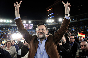 El candidato popular se dio un bao de multitudes en Valencia (Foto: EFE).