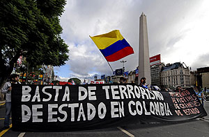 Pancarta de la cabecera de la manifestacin en Bogot. (Foto: AFP)