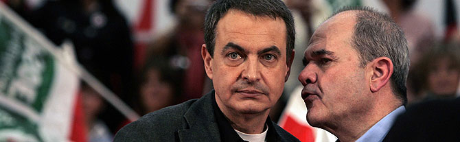 Chaves comunica a Zapatero el atentado en Mondragn. (Foto: REUTERS)