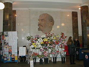 Puestecillo de flores en la estacin del metro de Mosc 'Biblioteca Lenin' (Foto: Daniel Utrilla)
