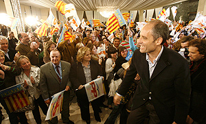 Camps llega a la sede electoral del PP para valorar los resultados de las elecciones generales. (Foto: Alberto Di Lolli)