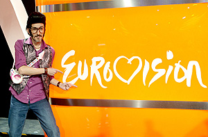 El representante de Espaa para el festival de Eurovisin, Rodolfo Chikilicuatre, durante su presentacin en Madrid tras ser elegido por los espectadores de la gala "Salvemos Eurovisin". (Foto: Efe |ngel Daz)