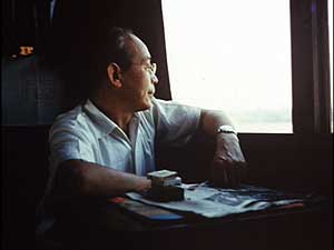 Kenji Mizoguchi viajando por Europa en tren.