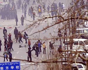 Imagen distribuida por Xinhua de las revueltas en Lhasa. (Foto: AP)