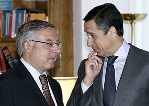 Jos Blanco y Eduardo Zaplana, juntos antes de reunirse. (Foto: EFE)