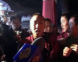 Imagen del monje tibetano que este jueves ante periodistas extranjeros grit "el Tbet no es libre". (Foto: REUTERS)