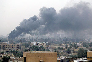 Bagdad en llamas, el 27 de marzo de 2008. (Foto: EPA)