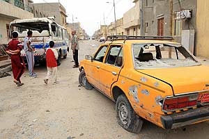Una calle de Basora afectada por los enfrentamientos entre las milicias chies y el ejrcito iraqu. (Foto: AFP)