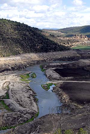 Aspecto del Rio Segre en la parte norte del pantano de Rialb (Lleida). (Foto: EFE)