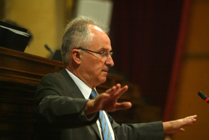 Rafael Rib durante la presentacin de uno de sus informes en el Parlament. (Foto: Quique Garca)