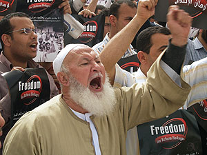 Protesta por las detenciones de los candidatos de los Hermanos Musulmanes. (EFE)