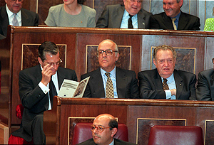 Calvo Sotelo, junto a Surez, en el 20 aniversario de las primeras elecciones democrticas. (Foto: Javi Martnez)