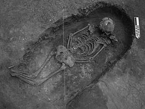 La presencia de cenizas y el estado de los huesos de estos restos encontrados en el sur de Mxico, reflejan extensivas modificaciones por el calor de una cremacin que habra ocurrido en el mismo lugar del entierro. (Foto: PNAS)
