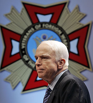 McCain, en un acto con veteranos de guerra. (Foto: AP)