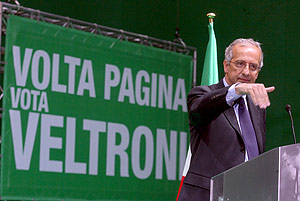 El candidato del Partido Demcrata Walter Veltroni, en el mitin del viernes en Roma. (Foto: EFE)