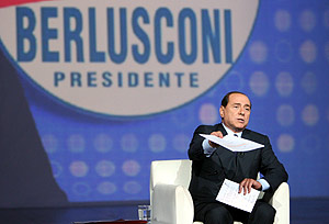 El candidato presidencial, Silvio Berlusconi, durante un discurso ofrecido en la televisin italiana. (Foto: EFE)